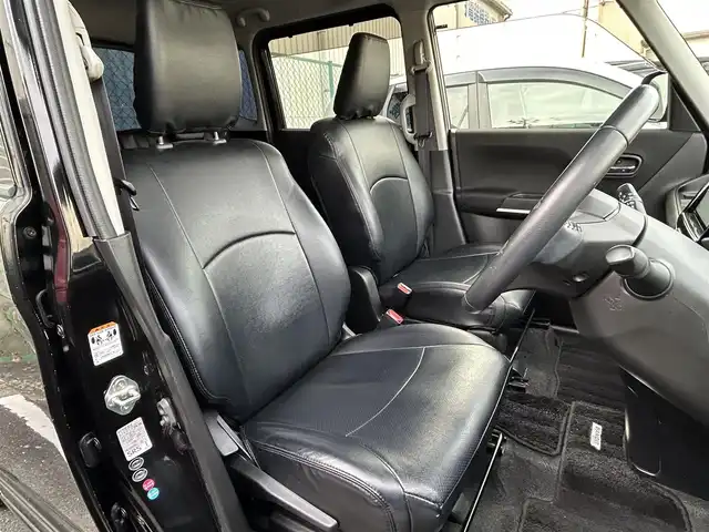 スズキ ソリオ バンディット HV MV Dカメラ ブレーキS 福島県 2016(平28)年 5.9万km スーパーブラックパール 社外ナビゲーション/【CD/DVD/SD/Bluetooth/TV】/型番：CN-RS02WD/バックカメラ/ETC/片側電動スライドドア/運転席シートヒーター/デュアルカメラブレーキサポート/車線逸脱抑制機能/車線逸脱警報機能/クルーズコントロール/ステアリングリモコン/LEDオートライト/リアドアシェード/シートバックテーブル/純正アルミ＋ノーマルタイヤセット車載/165/65R15/純正フロアマット/純正ドアバイザー