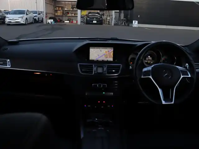 メルセデス・ベンツ Ｅ２５０ アバンギャルド 1st アニバーサリーED 宮城県 2014(平26)年 4.1万km ダイヤモンドホワイト レーダーセーフティＰＫＧ　/純正ナビ【ＢＴ／ＣＤ／ＤＶＤ／フルセグＴＶ】/黒レザーシート　/社外１９インチＡＷ/ローダウン(フロントダウンサス)/リアエアサスペンション/ＨａｒｍａｎＫａｒｄｏｎサウンド/３６０°カメラ　/前席シートヒーター　/アダプティブクルーズコントロール　/レーンキープアシスト/ブラインドスポットアシスト/PRE-SAFEブレーキ/DTR＋ステアリング/パドルシフト/前方ドライブレコーダー/前席メモリー付きパワーシート/ダイヤモンドグリル/ルーフレール/LEDヘッドライト/キーレスゴー/パワーバックドア/禁煙車
