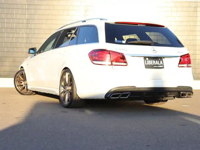 メルセデス・ベンツ Ｅ２５０ アバンギャルド 1st アニバーサリーED 宮城県 2014(平26)年 4.1万km ダイヤモンドホワイト レーダーセーフティＰＫＧ　/純正ナビ【ＢＴ／ＣＤ／ＤＶＤ／フルセグＴＶ】/黒レザーシート　/社外１９インチＡＷ/ローダウン(フロントダウンサス)/リアエアサスペンション/ＨａｒｍａｎＫａｒｄｏｎサウンド/３６０°カメラ　/前席シートヒーター　/アダプティブクルーズコントロール　/レーンキープアシスト/ブラインドスポットアシスト/PRE-SAFEブレーキ/DTR＋ステアリング/パドルシフト/前方ドライブレコーダー/前席メモリー付きパワーシート/ダイヤモンドグリル/ルーフレール/LEDヘッドライト/キーレスゴー/パワーバックドア/禁煙車