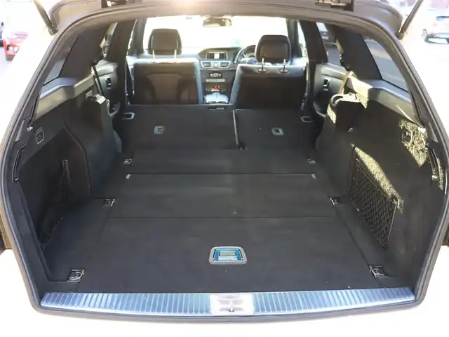 メルセデス・ベンツ Ｅ２５０ アバンギャルド 1st アニバーサリーED 宮城県 2014(平26)年 4.1万km ダイヤモンドホワイト レーダーセーフティＰＫＧ　/純正ナビ【ＢＴ／ＣＤ／ＤＶＤ／フルセグＴＶ】/黒レザーシート　/社外１９インチＡＷ/ローダウン(フロントダウンサス)/リアエアサスペンション/ＨａｒｍａｎＫａｒｄｏｎサウンド/３６０°カメラ　/前席シートヒーター　/アダプティブクルーズコントロール　/レーンキープアシスト/ブラインドスポットアシスト/PRE-SAFEブレーキ/DTR＋ステアリング/パドルシフト/前方ドライブレコーダー/前席メモリー付きパワーシート/ダイヤモンドグリル/ルーフレール/LEDヘッドライト/キーレスゴー/パワーバックドア/禁煙車