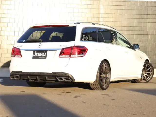 メルセデス・ベンツ Ｅ２５０ アバンギャルド 1st アニバーサリーED 宮城県 2014(平26)年 4.1万km ダイヤモンドホワイト レーダーセーフティＰＫＧ　/純正ナビ【ＢＴ／ＣＤ／ＤＶＤ／フルセグＴＶ】/黒レザーシート　/社外１９インチＡＷ/ローダウン(フロントダウンサス)/リアエアサスペンション/ＨａｒｍａｎＫａｒｄｏｎサウンド/３６０°カメラ　/前席シートヒーター　/アダプティブクルーズコントロール　/レーンキープアシスト/ブラインドスポットアシスト/PRE-SAFEブレーキ/DTR＋ステアリング/パドルシフト/前方ドライブレコーダー/前席メモリー付きパワーシート/ダイヤモンドグリル/ルーフレール/LEDヘッドライト/キーレスゴー/パワーバックドア/禁煙車