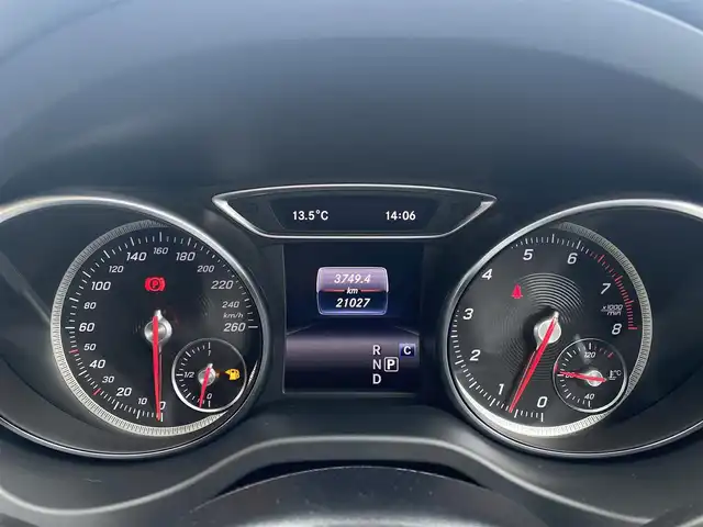 メルセデス・ベンツ ＣＬＡ１８０ Sブレイク AMG スタイル 福岡県 2018(平30)年 2.1万km ポーラホワイト ・サンルーフ/・クルーズコントロール/・純正ＨＤＤナビ／ＵＳＢ／Ｂｌｕｅｔｏｏｔｈ／ｉＰｏｄ／ＣＤ/・バックカメラ/・ハーフレザーシート／シートヒーター/・フルセグ/・ＥＴＣ/・純正１８ＡＷ/・パーキングアシスト/・アイドリングストップ/・パワーシート/・レーンキープアシスト/・オートライト/・LEDライト/・パドルシフト/・保証書/・取扱説明書