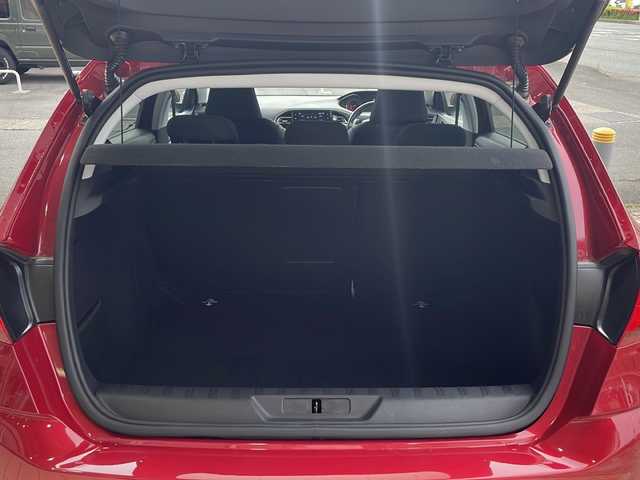 プジョー ３０８ アリュール 静岡県 2019(令1)年 3.7万km 赤 純正ナビ/・バックモニター/・Bluetooth/・USB/・iPod/主要装備/・プッシュスタート/・ETC車載器/・前後ソナー/・LEDヘッドライト/・オートライト/・純正16インチＡＷ/・純正フロアマット/・レーンキープアシスト/・アイドリングストップ