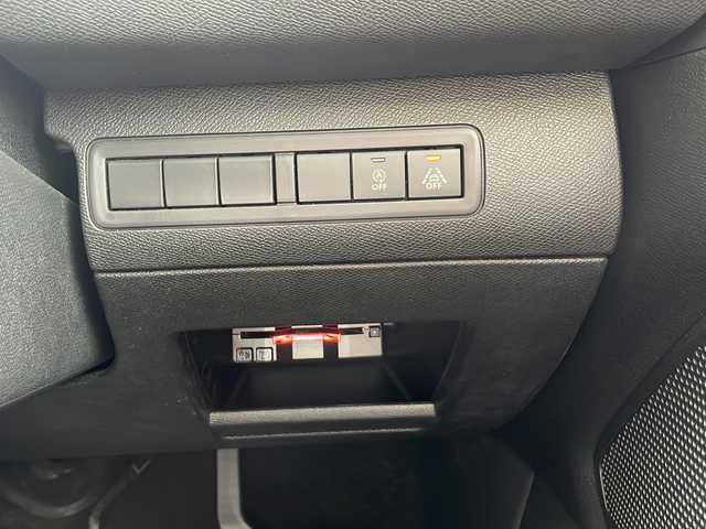 プジョー ３０８ アリュール 静岡県 2019(令1)年 3.7万km 赤 純正ナビ/・バックモニター/・Bluetooth/・USB/・iPod/主要装備/・プッシュスタート/・ETC車載器/・前後ソナー/・LEDヘッドライト/・オートライト/・純正16インチＡＷ/・純正フロアマット/・レーンキープアシスト/・アイドリングストップ