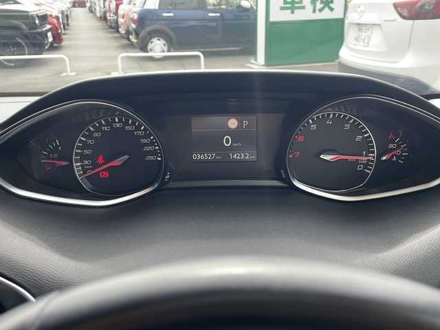 プジョー ３０８ アリュール 静岡県 2019(令1)年 3.7万km 赤 純正ナビ/・バックモニター/・Bluetooth/・USB/・iPod/主要装備/・プッシュスタート/・ETC車載器/・前後ソナー/・LEDヘッドライト/・オートライト/・純正16インチＡＷ/・純正フロアマット/・レーンキープアシスト/・アイドリングストップ