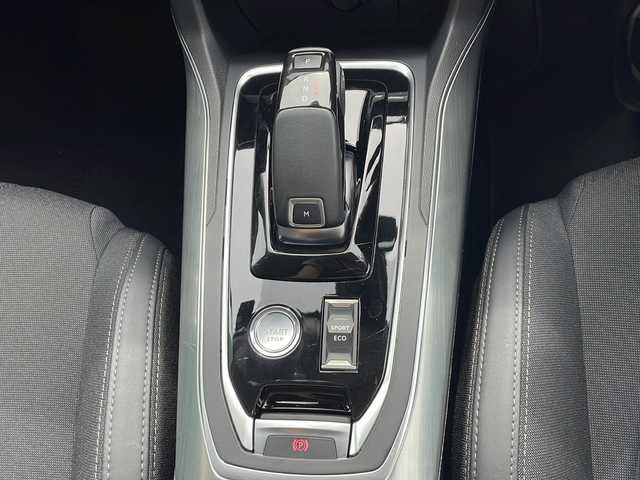 プジョー ３０８ アリュール 静岡県 2019(令1)年 3.7万km 赤 純正ナビ/・バックモニター/・Bluetooth/・USB/・iPod/主要装備/・プッシュスタート/・ETC車載器/・前後ソナー/・LEDヘッドライト/・オートライト/・純正16インチＡＷ/・純正フロアマット/・レーンキープアシスト/・アイドリングストップ