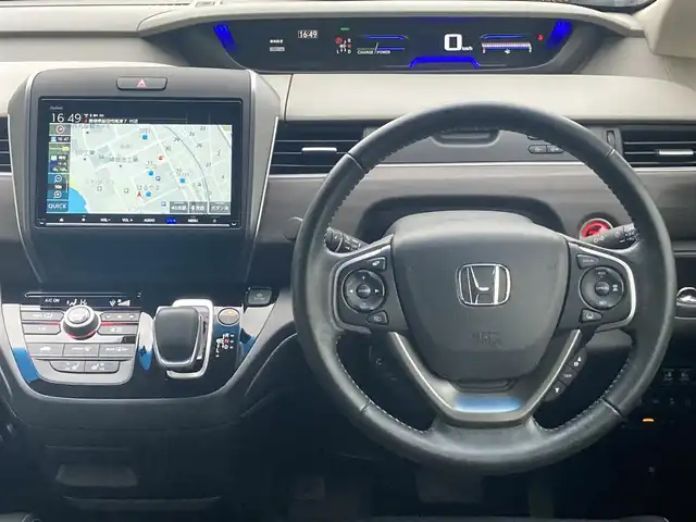 ホンダ フリード ハイブリット G ホンダセンシング 島根県 2021(令3)年 7.8万km プラチナホワイトパール ワンオーナー /ディーラーOP9インチナビ(CD/DVD/BT/フルセグ)/両側パワースライドドア /衝突被害権限ブレーキ/先行車発進告知/路外逸脱抑制システム/レーンキープアシスト/標識認識/アダクティブクルーズコントロール/オートライト/LEDヘッドライト/前席シートヒーター /ビルトインETC/前後ドライブレコーダー/純正フロアマット/取扱説明書/保証書/スペアキー×1