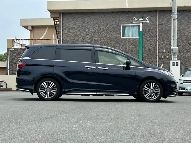 ホンダ オデッセイ アブソルート ホンダセンシング 静岡県 2017(平29)年 6.9万km 黒 エンジンスタートボタン/パワーステアリング/パワーウィンドウ/パドルシフト/アイドリングストップ/スマートキー/Wオートエアコン/クルーズコントロール追従走行/Bluetooth/CD/CDチェンジャー/USB入力端子/ETC2.0/バックカメラ/TV/メモリナビ/3列シート/オットマン/純正前方ドラレコ/ウォークスルー/純正フロアマット/D席パワーシート/布シート/両側パワースライドドア/純正サイドエアロパーツ/純正アルミホイール/ABS/横滑り防止装置/レーンキープアシスト/オートライト/W＋サイドエアバッグ/衝突軽減システム/カーテンエアバック