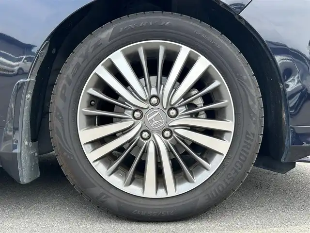 ホンダ オデッセイ アブソルート ホンダセンシング 静岡県 2017(平29)年 6.9万km 黒 エンジンスタートボタン/パワーステアリング/パワーウィンドウ/パドルシフト/アイドリングストップ/スマートキー/Wオートエアコン/クルーズコントロール追従走行/Bluetooth/CD/CDチェンジャー/USB入力端子/ETC2.0/バックカメラ/TV/メモリナビ/3列シート/オットマン/純正前方ドラレコ/ウォークスルー/純正フロアマット/D席パワーシート/布シート/両側パワースライドドア/純正サイドエアロパーツ/純正アルミホイール/ABS/横滑り防止装置/レーンキープアシスト/オートライト/W＋サイドエアバッグ/衝突軽減システム/カーテンエアバック