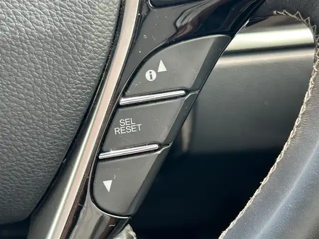 ホンダ オデッセイ アブソルート ホンダセンシング 静岡県 2017(平29)年 6.9万km 黒 エンジンスタートボタン/パワーステアリング/パワーウィンドウ/パドルシフト/アイドリングストップ/スマートキー/Wオートエアコン/クルーズコントロール追従走行/Bluetooth/CD/CDチェンジャー/USB入力端子/ETC2.0/バックカメラ/TV/メモリナビ/3列シート/オットマン/純正前方ドラレコ/ウォークスルー/純正フロアマット/D席パワーシート/布シート/両側パワースライドドア/純正サイドエアロパーツ/純正アルミホイール/ABS/横滑り防止装置/レーンキープアシスト/オートライト/W＋サイドエアバッグ/衝突軽減システム/カーテンエアバック
