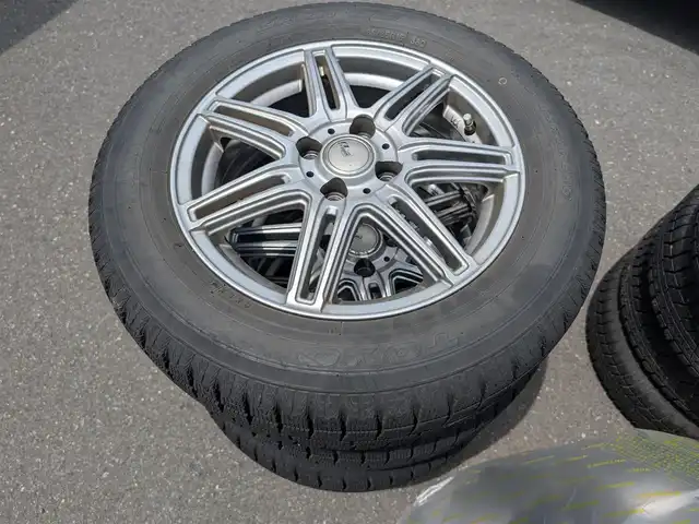 マツダ デミオ 13S 福井県 2017(平29)年 2.1万km スノーフレイクホワイトパールマイカ ワンオーナー車/LEDヘッドライト/前席シートヒーター/純正メモリナビ（CD/DVD/BT/USB/AUX）/フルセグテレビ/アイドリングストップ/スマート・シティ・ブレーキ・サポート/横滑り防止装置/盗難防止装置/スタッドレスタイヤ積込/純正フロアマット/スマートキー/純正ホイルキャップ/ダブル＋サイドエアバッグ/カーテンエアバッグ