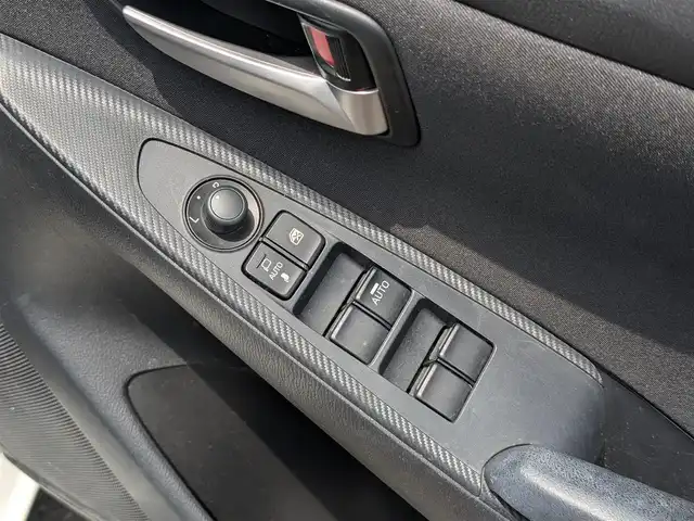 マツダ デミオ 13S 福井県 2017(平29)年 2.1万km スノーフレイクホワイトパールマイカ ワンオーナー車/LEDヘッドライト/前席シートヒーター/純正メモリナビ（CD/DVD/BT/USB/AUX）/フルセグテレビ/アイドリングストップ/スマート・シティ・ブレーキ・サポート/横滑り防止装置/盗難防止装置/スタッドレスタイヤ積込/純正フロアマット/スマートキー/純正ホイルキャップ/ダブル＋サイドエアバッグ/カーテンエアバッグ
