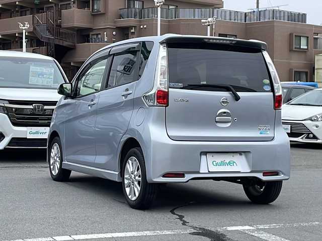 日産 デイズ ハイウェイスターX 静岡県 2014(平26)年 5.1万km クールシルバー 純正ナビ/地デジＴＶ/純正CD/DVD/Bluetooth/バックカメラ/純正15インチAW/アイドリングストップ/スマートキー/ディスチャージ/ETC/保証書/取説