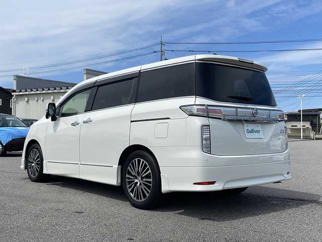 日産 エルグランド 250ハイウェイスター プレミアム 富山県 2015(平27)年 4.3万km ブリリアントホワイトパール 純正エアロ　/ＡＬＰＩＮＥ８型ナビ　/フリップダウンモニター　/全周囲カメラ　/フルセグ　/ＤＶＤ再生　/両側電動スライド/レザーシート/シートヒーター　/クルコン　/オートＬＥＤライト　/純正１８ＡＷ