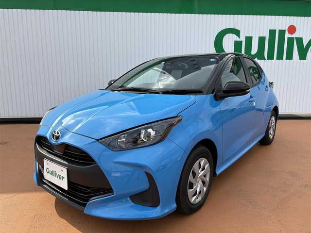 トヨタ ヤリス ハイブリッド X 三重県 2022(令4)年 2.3万km ブラック/シアンメタリック ツートーンカラー（メーカーOP）/ 新車保証書・ 取扱説明書・ナビ取説・有/スマートキースペア×1本/ブラインドスポットモニター（メーカーOP）/：ヒーター付ドアミラーヒー/：リアクロストラフィックオートブレーキ/クリアランスソナー（メーカーOP）/セーフティセンス（衝突回避支援パッケージ）/：プリクラッシュセーフティ/：レーントレーシングアラート/：オートマチックハイビーム/：ロードサインアシスト/：レーダークルーズコントロール/先行車発信告知機能/7インチディスプレイオーディオ/：通信用USB端子/：AppleCarPlay