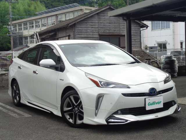 トヨタ プリウス A プレミアム　ツーリングセレ 鹿児島県 2019(令1)年 7.3万km ホワイトパールクリスタルシャイン モデリスタエアロ/純正9型SDナビ(NSZT-Y68T)/ブルートゥース、SD録音、DVD再生/フルセグ、バックカメラ、サイドカメラ/デジタルインナーミラー/ヘッドアップディスプレイ/前席快適温冷エアシート/コンビレザーシート(D席パワー)/レーダークルーズコントロール/リアトラフィックアラート/パーキングアシスト/前後ドライブレコーダー/オートハイビーム/LEDヘッドライト/LEDフォグライト/スマートキー2個あり/取説、ナビ取説あり/100V電源2口あり/置くだけ充電