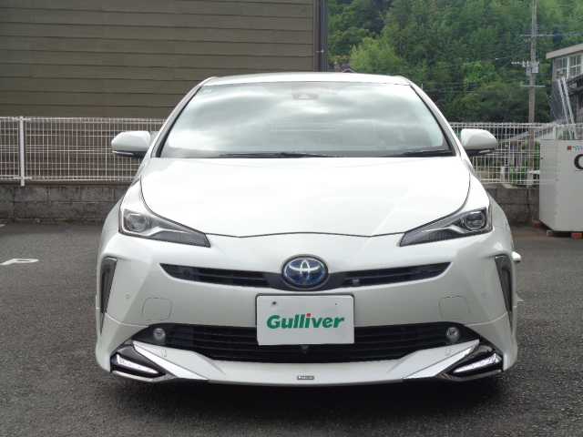 トヨタ プリウス A プレミアム　ツーリングセレ 鹿児島県 2019(令1)年 7.3万km ホワイトパールクリスタルシャイン モデリスタエアロ/純正9型SDナビ(NSZT-Y68T)/ブルートゥース、SD録音、DVD再生/フルセグ、バックカメラ、サイドカメラ/デジタルインナーミラー/ヘッドアップディスプレイ/前席快適温冷エアシート/コンビレザーシート(D席パワー)/レーダークルーズコントロール/リアトラフィックアラート/パーキングアシスト/前後ドライブレコーダー/オートハイビーム/LEDヘッドライト/LEDフォグライト/スマートキー2個あり/取説、ナビ取説あり/100V電源2口あり/置くだけ充電