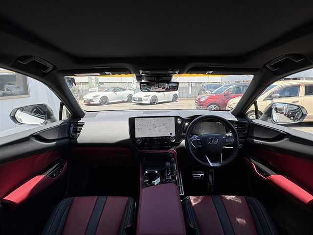 レクサス ＮＸ 350h Fスポーツ 三重県 2023(令5)年 1.8万km ホワイトノーヴァガラスフレーク ♪♪ワンオーナー ♪♪/TRDエアロ(F/S/Ru)/パノラマルーフ/三眼LEDヘッドライト/ハンズフリーパワーバックドア/LEXUSオレンジキャリパー/デジタルインナーミラー/純正２０インチアルミホイール/ルーフレール/Lexus Safety System +/純正１４インチディスプレイナビ/　・フルセグ/　・Bluetooth/　・USB/　・Apple Carplay/　・Android Auto/パノラミックビューモニター/HUD/赤/黒レザーシート/D/N席パワーシート/シートベンチレーション/ビルトインETC2.0/スマートキーx2/カードキー/プッシュスタート/純正フロアマット