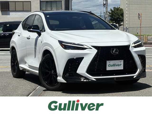 レクサス ＮＸ 350h Fスポーツ 三重県 2023(令5)年 1.8万km ホワイトノーヴァガラスフレーク ♪♪ワンオーナー ♪♪/TRDエアロ(F/S/Ru)/パノラマルーフ/三眼LEDヘッドライト/ハンズフリーパワーバックドア/LEXUSオレンジキャリパー/デジタルインナーミラー/純正２０インチアルミホイール/ルーフレール/Lexus Safety System +/純正１４インチディスプレイナビ/　・フルセグ/　・Bluetooth/　・USB/　・Apple Carplay/　・Android Auto/パノラミックビューモニター/HUD/赤/黒レザーシート/D/N席パワーシート/シートベンチレーション/ビルトインETC2.0/スマートキーx2/カードキー/プッシュスタート/純正フロアマット
