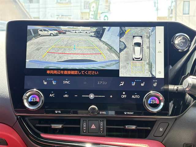 レクサス ＮＸ 350h Fスポーツ 三重県 2023(令5)年 1.8万km ホワイトノーヴァガラスフレーク ♪♪ワンオーナー ♪♪/TRDエアロ(F/S/Ru)/パノラマルーフ/三眼LEDヘッドライト/ハンズフリーパワーバックドア/LEXUSオレンジキャリパー/デジタルインナーミラー/純正２０インチアルミホイール/ルーフレール/Lexus Safety System +/純正１４インチディスプレイナビ/　・フルセグ/　・Bluetooth/　・USB/　・Apple Carplay/　・Android Auto/パノラミックビューモニター/HUD/赤/黒レザーシート/D/N席パワーシート/シートベンチレーション/ビルトインETC2.0/スマートキーx2/カードキー/プッシュスタート/純正フロアマット