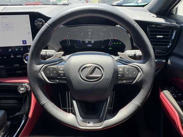 レクサス ＮＸ 350h Fスポーツ 三重県 2023(令5)年 1.8万km ホワイトノーヴァガラスフレーク ♪♪ワンオーナー ♪♪/TRDエアロ(F/S/Ru)/パノラマルーフ/三眼LEDヘッドライト/ハンズフリーパワーバックドア/LEXUSオレンジキャリパー/デジタルインナーミラー/純正２０インチアルミホイール/ルーフレール/Lexus Safety System +/純正１４インチディスプレイナビ/　・フルセグ/　・Bluetooth/　・USB/　・Apple Carplay/　・Android Auto/パノラミックビューモニター/HUD/赤/黒レザーシート/D/N席パワーシート/シートベンチレーション/ビルトインETC2.0/スマートキーx2/カードキー/プッシュスタート/純正フロアマット