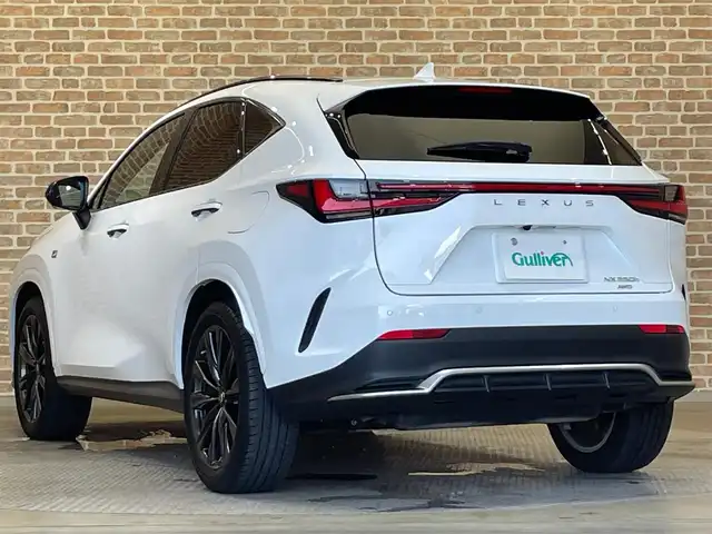 レクサス ＮＸ 350h Fスポーツ 岩手県 2022(令4)年 4.7万km ホワイトノーヴァガラスフレーク ワンオーナー/４WD/ムーンルーフ/パノラミックビューモニター/e-ラッチ/キックセンサー付きパワーバックドア/三眼フルLEDヘッドランプ/カラーヘッドアップディスプレイ/Fスポーツ専用オレンジブレーキキャリパー/Fスポーツ専用本革スポーツシート（フレアレッド）/パフォーマンスダンパー/NAVI・AI-AVS/レクサスクライメントコンシェルジュ/ディンプル本革巻きステアリング・シフトノブ/デジタルインナーミラー/レクサスセーフティシステム＋/プリクラッシュセーフティ/レーダークルーズコントロール/レーントレーシングアシスト・レーンチェンジアシスト/アダプティブハイビームシステム/ドアオープン制御付き安心降車アシスト/リヤクロストラフィックアラート・フロントクロストラフィックアラート/プロアクティブドライビングアシスト/クリアランスソナー/レクサスNXプレミアムサウンドシステム/パドルシフト/パワーシート・シートヒーター・シートベンチレーション（前席）/ステアリングヒーター/14インチディスプレイオーディ/ETC2.0/AC100V100Wアクセサリーコンセント
