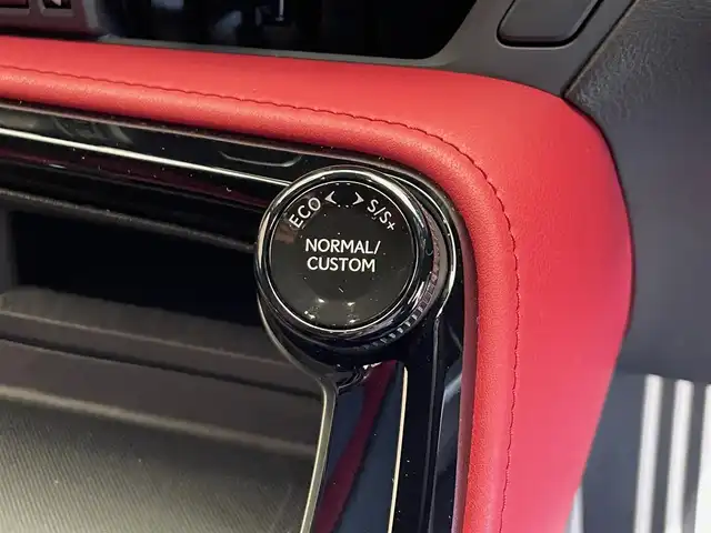 レクサス ＮＸ 350h Fスポーツ 岩手県 2022(令4)年 4.7万km ホワイトノーヴァガラスフレーク ワンオーナー/４WD/ムーンルーフ/パノラミックビューモニター/e-ラッチ/キックセンサー付きパワーバックドア/三眼フルLEDヘッドランプ/カラーヘッドアップディスプレイ/Fスポーツ専用オレンジブレーキキャリパー/Fスポーツ専用本革スポーツシート（フレアレッド）/パフォーマンスダンパー/NAVI・AI-AVS/レクサスクライメントコンシェルジュ/ディンプル本革巻きステアリング・シフトノブ/デジタルインナーミラー/レクサスセーフティシステム＋/プリクラッシュセーフティ/レーダークルーズコントロール/レーントレーシングアシスト・レーンチェンジアシスト/アダプティブハイビームシステム/ドアオープン制御付き安心降車アシスト/リヤクロストラフィックアラート・フロントクロストラフィックアラート/プロアクティブドライビングアシスト/クリアランスソナー/レクサスNXプレミアムサウンドシステム/パドルシフト/パワーシート・シートヒーター・シートベンチレーション（前席）/ステアリングヒーター/14インチディスプレイオーディ/ETC2.0/AC100V100Wアクセサリーコンセント