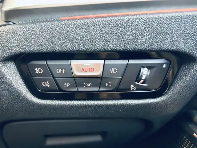 ＢＭＷ ３２０ｄ xDrive Mスポーツ 大阪府 2020(令2)年 6万km サファイアブラックP ワンオーナー/インテリジェントセーフティ/ハーフレザー/パワーシート/Dシートメモリ/シートヒーター/ACC/純正ナビ/バックカメラ/純正18インチAW/LEDヘッドライト/電動リアゲート/ブラインドスポット/ワイヤレス充電