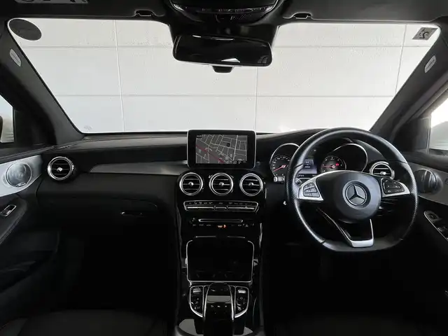 メルセデス・ベンツ ＧＬＣ２２０ d 4マチックスポーツ 本革 山形県 2020(令2)年 2.9万km 白 ブラックレザーシート/純正メーカーナビ/純正AMG１９インチアルミ/ビューモニター/コーナーセンサー /クルーズコントロール/ルーフレール/ブラックルーフ/プッシュスタートエンジン/保証書・取説/スペアキー
