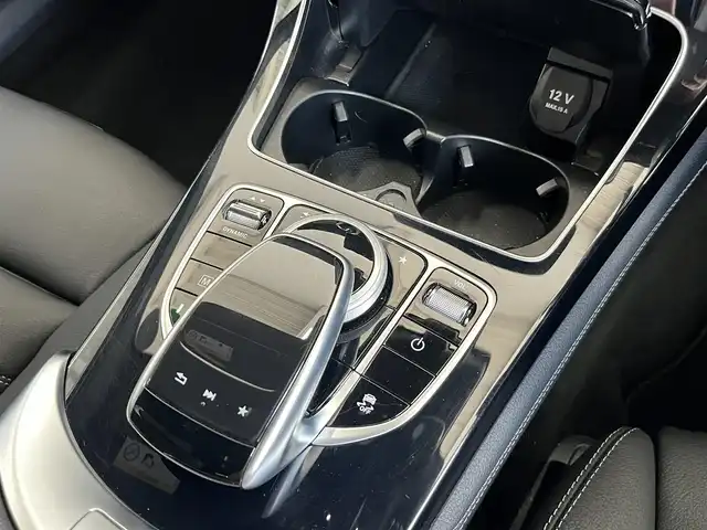 メルセデス・ベンツ ＧＬＣ２２０ d 4マチックスポーツ 本革 山形県 2020(令2)年 2.9万km 白 ブラックレザーシート/純正メーカーナビ/純正AMG１９インチアルミ/ビューモニター/コーナーセンサー /クルーズコントロール/ルーフレール/ブラックルーフ/プッシュスタートエンジン/保証書・取説/スペアキー