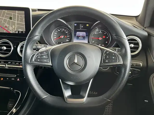 メルセデス・ベンツ ＧＬＣ２２０ d 4マチックスポーツ 本革 山形県 2020(令2)年 2.9万km 白 ブラックレザーシート/純正メーカーナビ/純正AMG１９インチアルミ/ビューモニター/コーナーセンサー /クルーズコントロール/ルーフレール/ブラックルーフ/プッシュスタートエンジン/保証書・取説/スペアキー