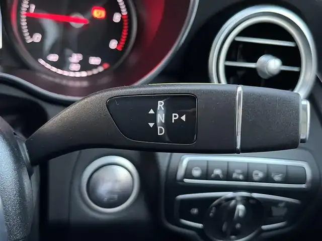 メルセデス・ベンツ ＧＬＣ２２０ d 4マチックスポーツ 本革 山形県 2020(令2)年 2.9万km 白 ブラックレザーシート/純正メーカーナビ/純正AMG１９インチアルミ/ビューモニター/コーナーセンサー /クルーズコントロール/ルーフレール/ブラックルーフ/プッシュスタートエンジン/保証書・取説/スペアキー