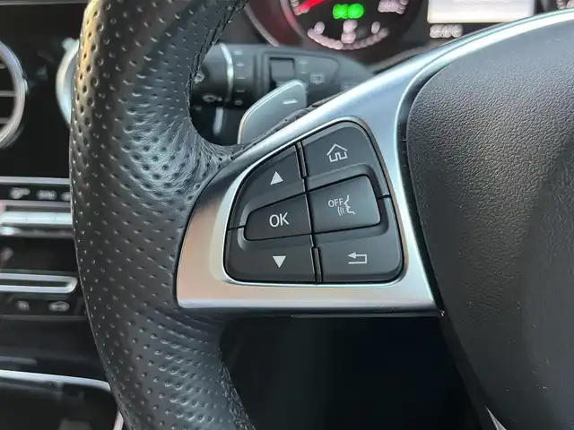 メルセデス・ベンツ ＧＬＣ２２０ d 4マチックスポーツ 本革 山形県 2020(令2)年 2.9万km 白 ブラックレザーシート/純正メーカーナビ/純正AMG１９インチアルミ/ビューモニター/コーナーセンサー /クルーズコントロール/ルーフレール/ブラックルーフ/プッシュスタートエンジン/保証書・取説/スペアキー