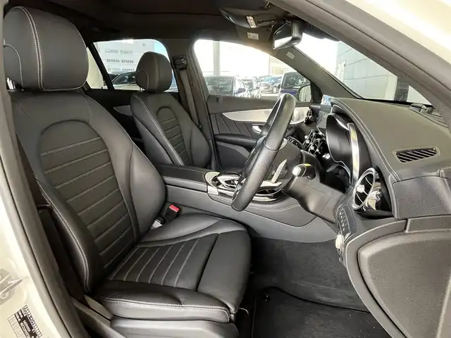 メルセデス・ベンツ ＧＬＣ２２０ d 4マチックスポーツ 本革 山形県 2020(令2)年 2.9万km 白 ブラックレザーシート/純正メーカーナビ/純正AMG１９インチアルミ/ビューモニター/コーナーセンサー /クルーズコントロール/ルーフレール/ブラックルーフ/プッシュスタートエンジン/保証書・取説/スペアキー