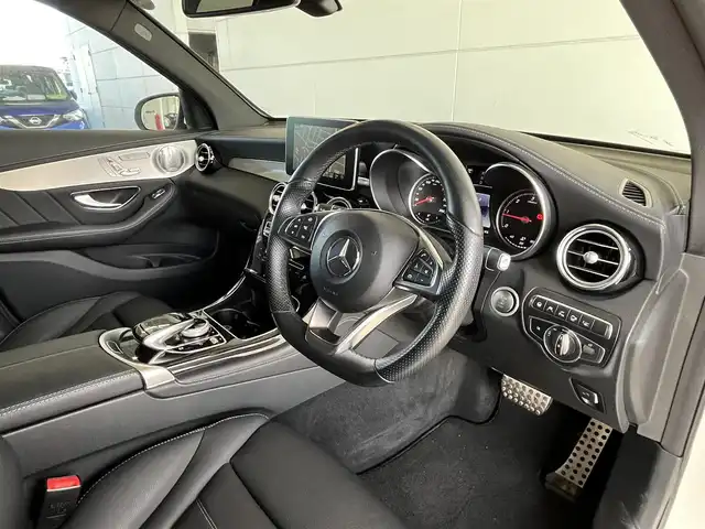メルセデス・ベンツ ＧＬＣ２２０ d 4マチックスポーツ 本革 山形県 2020(令2)年 2.9万km 白 ブラックレザーシート/純正メーカーナビ/純正AMG１９インチアルミ/ビューモニター/コーナーセンサー /クルーズコントロール/ルーフレール/ブラックルーフ/プッシュスタートエンジン/保証書・取説/スペアキー