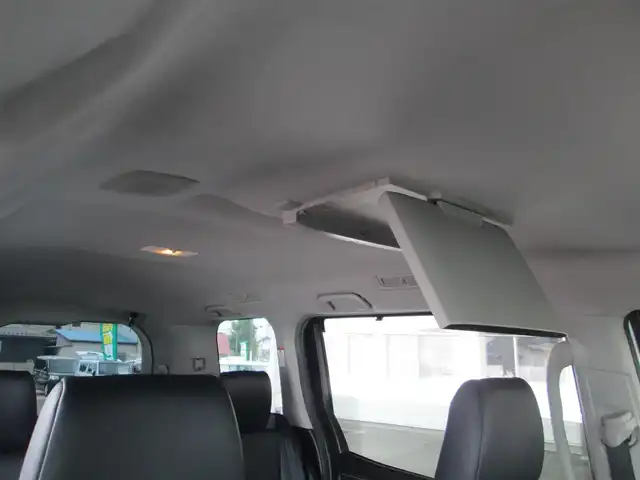 トヨタ エスクァイア Gi 沖縄県 2014(平26)年 8.1万km ホワイトパールクリスタルシャイン 純正9インチナビ、フルセグTV/バックカメラ/オーディオ【CD/DVD/SD/BT】/純正11型フリップダウンモニター/LEDヘッドライト/両側パワースライドドア/純正15インチアルミホイール/ウィンカードアミラー/合皮レザーシート/前席シートヒーター/クルーズコントロール/アイドリングストップ/フロントドライブレコーダー/ビルトインETC/スマートキー/新車整備手帳(保証書)&取扱説明書