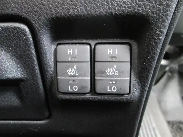 トヨタ エスクァイア Gi 沖縄県 2014(平26)年 8.1万km ホワイトパールクリスタルシャイン 純正9インチナビ、フルセグTV/バックカメラ/オーディオ【CD/DVD/SD/BT】/純正11型フリップダウンモニター/LEDヘッドライト/両側パワースライドドア/純正15インチアルミホイール/ウィンカードアミラー/合皮レザーシート/前席シートヒーター/クルーズコントロール/アイドリングストップ/フロントドライブレコーダー/ビルトインETC/スマートキー/新車整備手帳(保証書)&取扱説明書