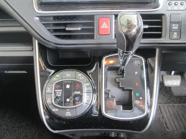 トヨタ エスクァイア Gi 沖縄県 2014(平26)年 8.1万km ホワイトパールクリスタルシャイン 純正9インチナビ、フルセグTV/バックカメラ/オーディオ【CD/DVD/SD/BT】/純正11型フリップダウンモニター/LEDヘッドライト/両側パワースライドドア/純正15インチアルミホイール/ウィンカードアミラー/合皮レザーシート/前席シートヒーター/クルーズコントロール/アイドリングストップ/フロントドライブレコーダー/ビルトインETC/スマートキー/新車整備手帳(保証書)&取扱説明書