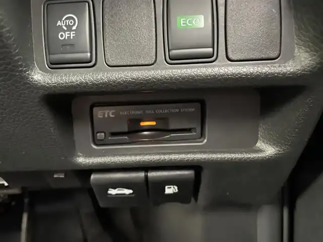 日産 エクストレイル 20X エマージェンシーブレーキ 愛知県 2015(平27)年 9.9万km ブリリアントホワイトパール (株)IDOMが運営する【じしゃロン名古屋鳴海店】の自社ローン専用車両になりますこちらは現金またはオートローンご利用時の価格です。自社ローンご希望の方は別途その旨お申付け下さい/4WD/純正メモリーナビ/アラウンドビューモニター/ビルトインETC/前席シートヒーター/クルーズコントロール(追跡なし)/LEDオートライト/保証書/取扱説明書/スペアキー