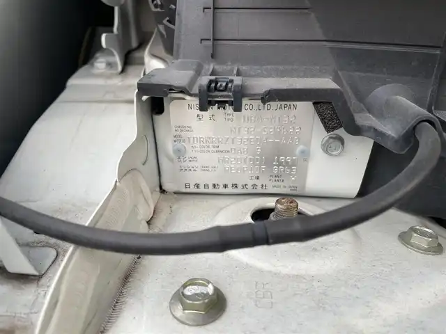 日産 エクストレイル 20X エマージェンシーブレーキ 愛知県 2015(平27)年 9.9万km ブリリアントホワイトパール (株)IDOMが運営する【じしゃロン名古屋鳴海店】の自社ローン専用車両になりますこちらは現金またはオートローンご利用時の価格です。自社ローンご希望の方は別途その旨お申付け下さい/4WD/純正メモリーナビ/アラウンドビューモニター/ビルトインETC/前席シートヒーター/クルーズコントロール(追跡なし)/LEDオートライト/保証書/取扱説明書/スペアキー