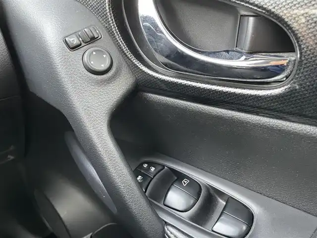 日産 エクストレイル 20X エマージェンシーブレーキ 愛知県 2015(平27)年 9.9万km ブリリアントホワイトパール (株)IDOMが運営する【じしゃロン名古屋鳴海店】の自社ローン専用車両になりますこちらは現金またはオートローンご利用時の価格です。自社ローンご希望の方は別途その旨お申付け下さい/4WD/純正メモリーナビ/アラウンドビューモニター/ビルトインETC/前席シートヒーター/クルーズコントロール(追跡なし)/LEDオートライト/保証書/取扱説明書/スペアキー