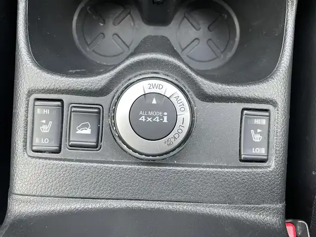 日産 エクストレイル 20X エマージェンシーブレーキ 愛知県 2015(平27)年 9.9万km ブリリアントホワイトパール (株)IDOMが運営する【じしゃロン名古屋鳴海店】の自社ローン専用車両になりますこちらは現金またはオートローンご利用時の価格です。自社ローンご希望の方は別途その旨お申付け下さい/4WD/純正メモリーナビ/アラウンドビューモニター/ビルトインETC/前席シートヒーター/クルーズコントロール(追跡なし)/LEDオートライト/保証書/取扱説明書/スペアキー