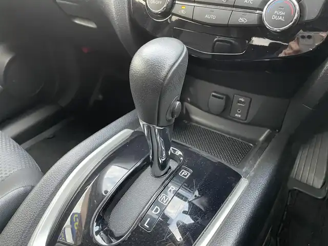 日産 エクストレイル 20X エマージェンシーブレーキ 愛知県 2015(平27)年 9.9万km ブリリアントホワイトパール (株)IDOMが運営する【じしゃロン名古屋鳴海店】の自社ローン専用車両になりますこちらは現金またはオートローンご利用時の価格です。自社ローンご希望の方は別途その旨お申付け下さい/4WD/純正メモリーナビ/アラウンドビューモニター/ビルトインETC/前席シートヒーター/クルーズコントロール(追跡なし)/LEDオートライト/保証書/取扱説明書/スペアキー