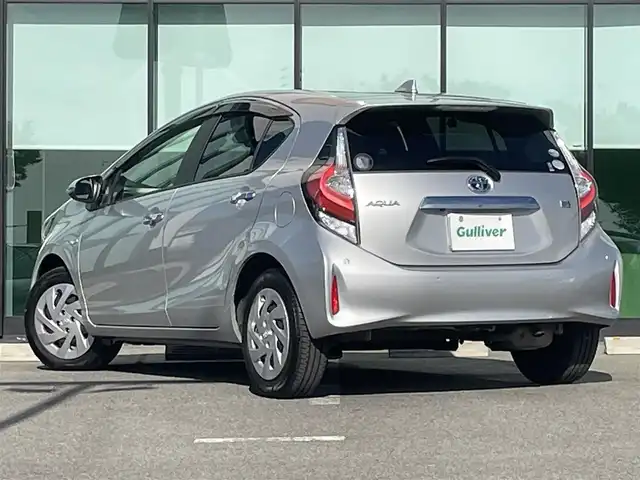 トヨタ アクア S スタイルブラック 和歌山県 2019(平31)年 4.4万km シルバーM 純正9インチナビ/バックカメラ/衝突軽減ブレーキ/レーンキープ/クリアランスソナー/アイドリングストップ/ドライブレコーダー/ETC/LEDヘッドライト/フォグランプ/オートライト/オートマチックハイビーム