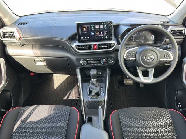 ダイハツ ロッキー X 山形県 2025(令7)年 0.1千km シャイニングホワイトパール ワンオーナー/4WD/衝突被害軽減ブレーキ/横滑り防止装置/寒冷地仕様/後方コーナーセンサー/9inchディスプレイオーディオ/（Bluetooth/AppleCarPlay/AndroidAuto/フルセグ)/全方位カメラ/LEDオートライト/オートマチックハイビーム/DNシートヒーター/純正AW/純正フロアマット/電動格納ウィンカーミラー/スマートキー×2/エンジンスターター/ドアバイザー