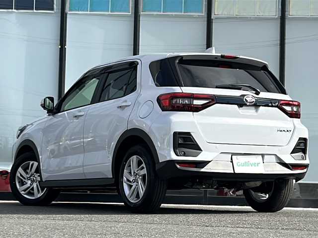 ダイハツ ロッキー X 山形県 2025(令7)年 0.1千km シャイニングホワイトパール ワンオーナー/4WD/衝突被害軽減ブレーキ/横滑り防止装置/寒冷地仕様/後方コーナーセンサー/9inchディスプレイオーディオ/（Bluetooth/AppleCarPlay/AndroidAuto/フルセグ)/全方位カメラ/LEDオートライト/オートマチックハイビーム/DNシートヒーター/純正AW/純正フロアマット/電動格納ウィンカーミラー/スマートキー×2/エンジンスターター/ドアバイザー