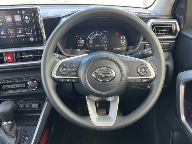 ダイハツ ロッキー X 山形県 2025(令7)年 0.1千km シャイニングホワイトパール ワンオーナー/4WD/衝突被害軽減ブレーキ/横滑り防止装置/寒冷地仕様/後方コーナーセンサー/9inchディスプレイオーディオ/（Bluetooth/AppleCarPlay/AndroidAuto/フルセグ)/全方位カメラ/LEDオートライト/オートマチックハイビーム/DNシートヒーター/純正AW/純正フロアマット/電動格納ウィンカーミラー/スマートキー×2/エンジンスターター/ドアバイザー