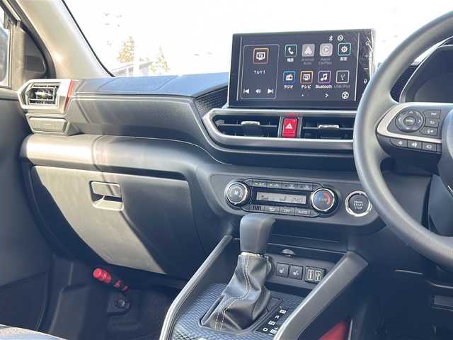 ダイハツ ロッキー X 山形県 2025(令7)年 0.1千km シャイニングホワイトパール ワンオーナー/4WD/衝突被害軽減ブレーキ/横滑り防止装置/寒冷地仕様/後方コーナーセンサー/9inchディスプレイオーディオ/（Bluetooth/AppleCarPlay/AndroidAuto/フルセグ)/全方位カメラ/LEDオートライト/オートマチックハイビーム/DNシートヒーター/純正AW/純正フロアマット/電動格納ウィンカーミラー/スマートキー×2/エンジンスターター/ドアバイザー