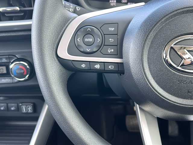 ダイハツ ロッキー X 山形県 2025(令7)年 0.1千km シャイニングホワイトパール ワンオーナー/4WD/衝突被害軽減ブレーキ/横滑り防止装置/寒冷地仕様/後方コーナーセンサー/9inchディスプレイオーディオ/（Bluetooth/AppleCarPlay/AndroidAuto/フルセグ)/全方位カメラ/LEDオートライト/オートマチックハイビーム/DNシートヒーター/純正AW/純正フロアマット/電動格納ウィンカーミラー/スマートキー×2/エンジンスターター/ドアバイザー