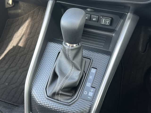 ダイハツ ロッキー X 山形県 2025(令7)年 0.1千km シャイニングホワイトパール ワンオーナー/4WD/衝突被害軽減ブレーキ/横滑り防止装置/寒冷地仕様/後方コーナーセンサー/9inchディスプレイオーディオ/（Bluetooth/AppleCarPlay/AndroidAuto/フルセグ)/全方位カメラ/LEDオートライト/オートマチックハイビーム/DNシートヒーター/純正AW/純正フロアマット/電動格納ウィンカーミラー/スマートキー×2/エンジンスターター/ドアバイザー